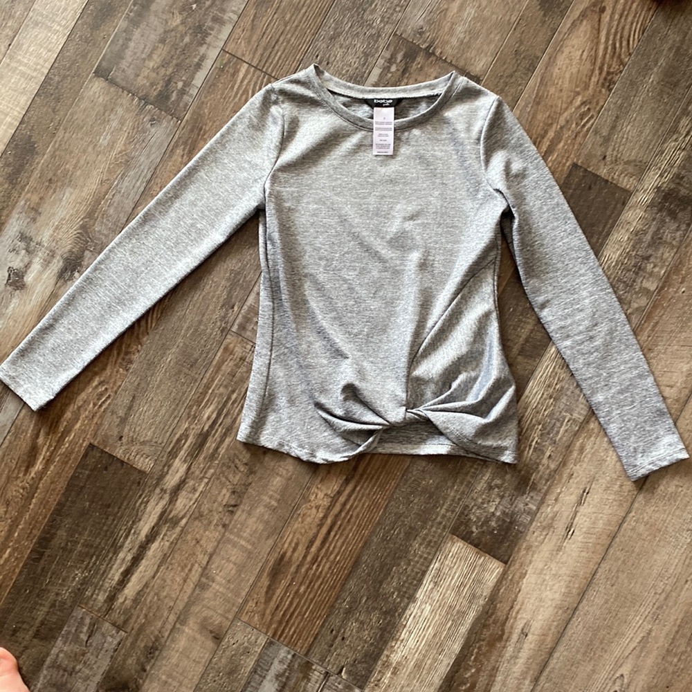 3/$20 ❤️ Bebe girls silver shiny shirt size 8